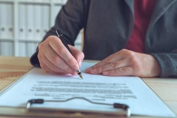 Корректировка положений контракта: Что покупатели должны изучить в соглашениях о закупках