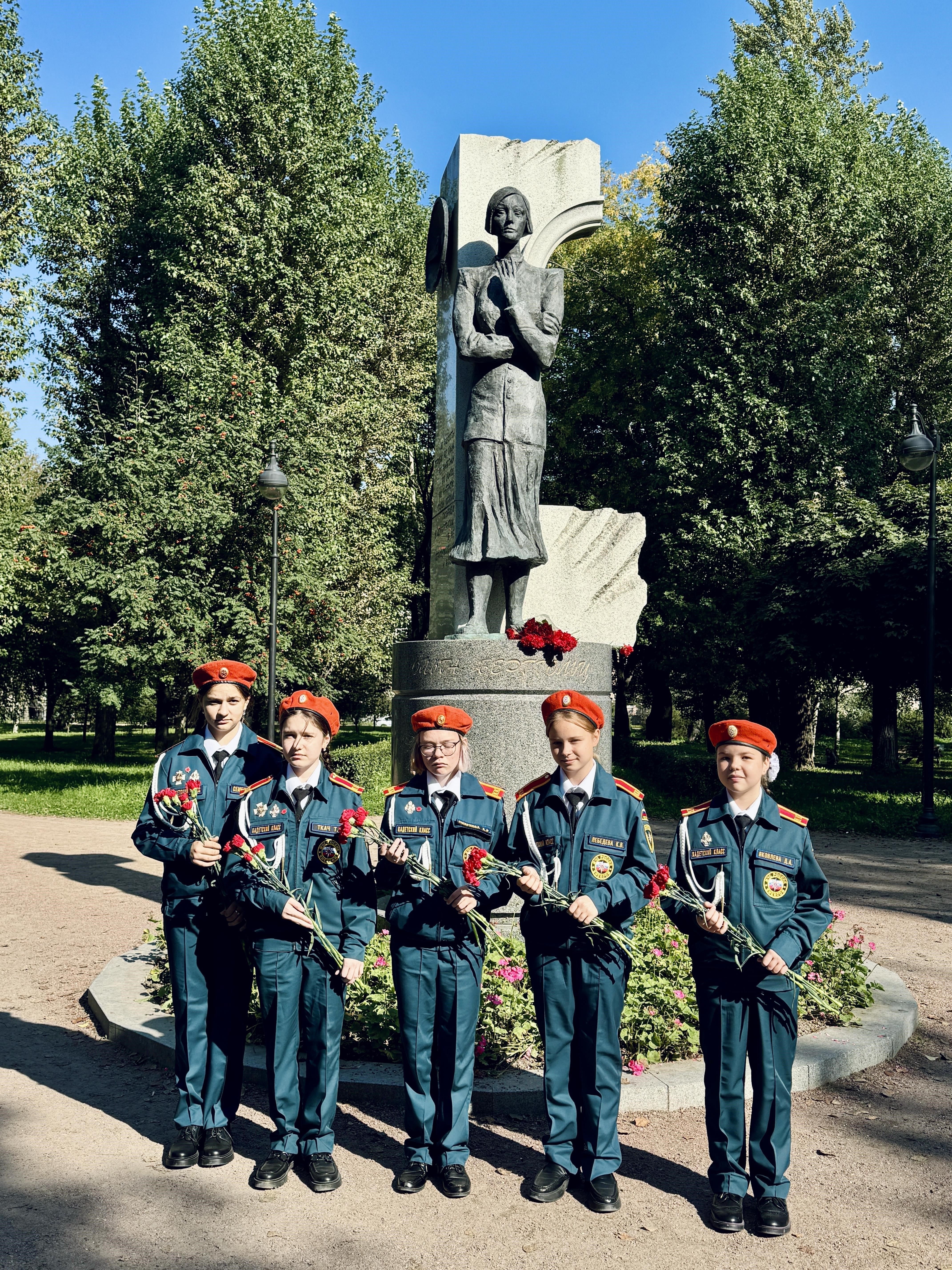 Чтобы добиться бесплатной установки мемориала, посвященного павшим солдатам, важно соблюдать четкую последовательность действий. Ниже приведены шаги, которые помогут вам в этом процессе: