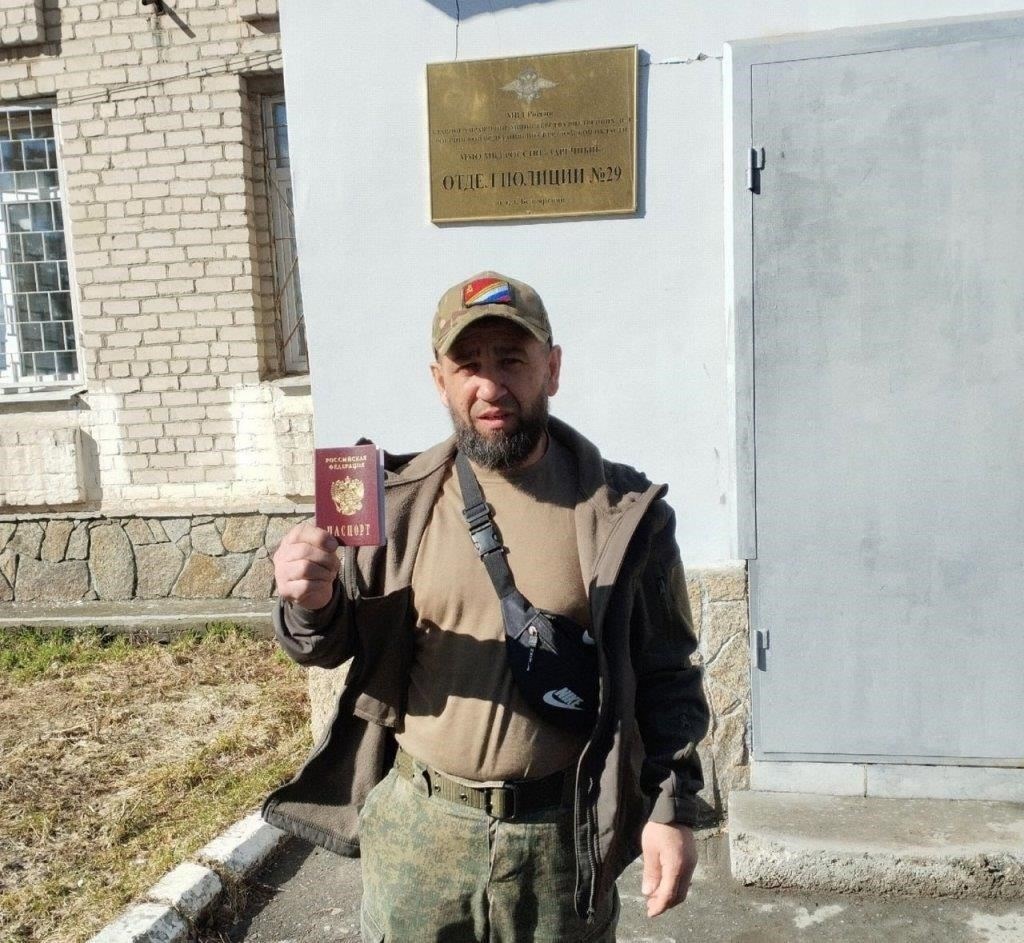 Лица, недавно получившие российское гражданство, должны обеспечить своевременную регистрацию в установленный срок. Это должно быть сделано в соответствии с требованиями как России, так и Таджикистана. Гражданам Таджикистана, не выполняющим эти обязательства, грозит наказание, причем штрафы за несоблюдение требований достигают значительных сумм. Штрафы могут достигать от 5 000 до 10 000 рублей в зависимости от нарушения. Кроме того, тем, кто не зарегистрирует свой новый статус, грозят юридические осложнения и возможные ограничения на международную мобильность.